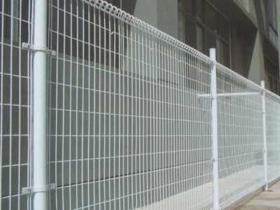 鐵絲網護欄
